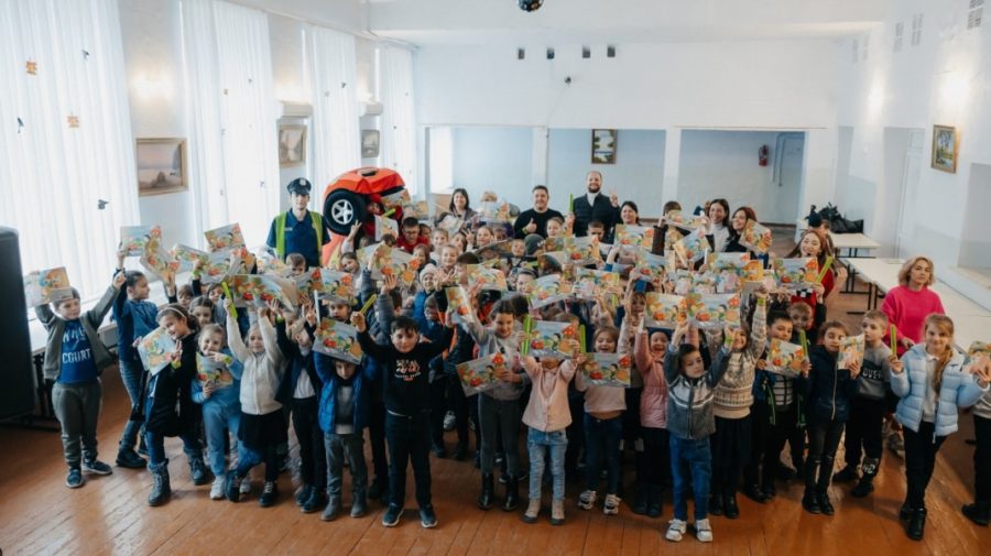 (VIDEO) Petrom Moldova îi învață pe micii pietoni să traverseze strada în siguranță