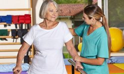 Lipsă de transparență și rânduri cu anii: Problemele pacienților care necesită operații de artroplastie și de cataractă