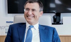 Directorul unui fond de investiții și-a acordat un salariu de 1,9 milioane de dolari pe zi