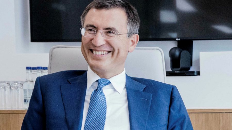 Directorul unui fond de investiții și-a acordat un salariu de 1,9 milioane de dolari pe zi