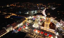 (FOTO) Brașov a îmbrăcat straie de sărbătoare! S-au aprins luminițele de Crăciun