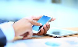 Care este ţara unde telefonul mobil este distrus, dacă elevul este prins jucându-se în clasă