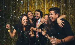 Cât costă să te distrezi de Revelion în localurile din Chișinău?