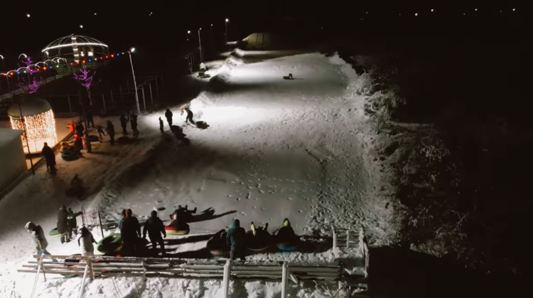 (VIDEO) Să ne bucurăm de iarnă! La Cahul a fost inaugurată o pârtie cu zăpadă