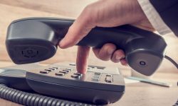 Numărul abonaților la telefonia fixă scade de la an la an. Câți moldoveni mai folosesc acest mijloc de comunicare