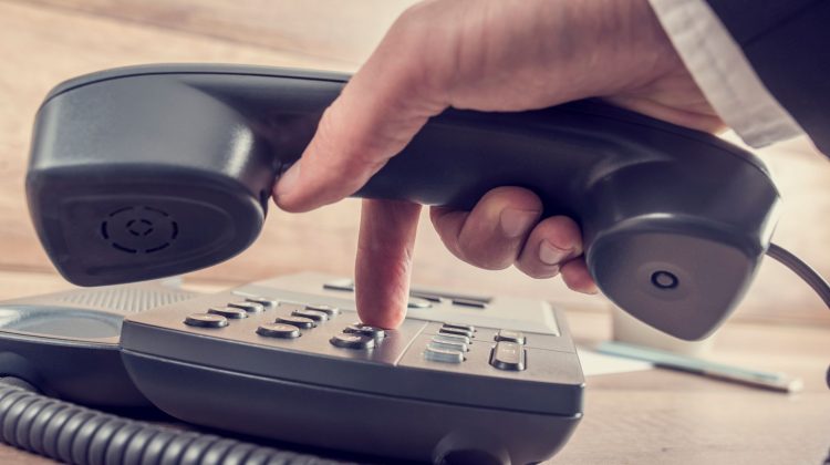 Telefonul fix pe cale să devină istorie! Ponderea veniturilor a fost de doar 3,6% din totalul pieței