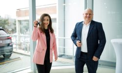 Moldindconbank răsplătește încrederea – a oferit un automobil nou după deschiderea unui depozit