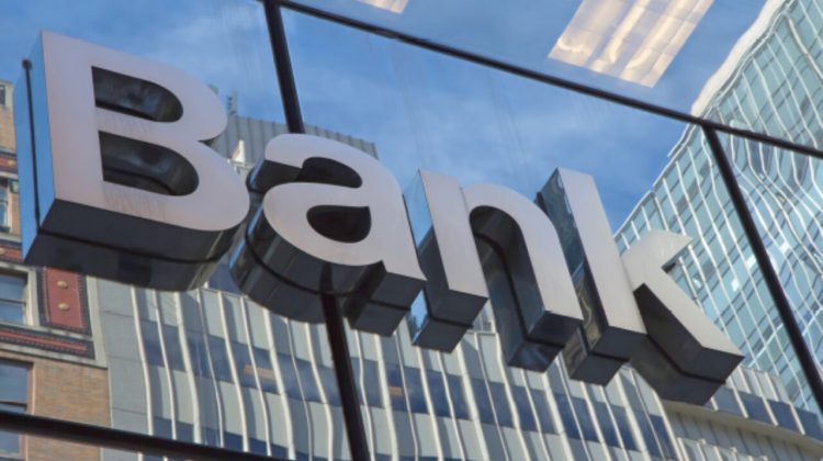 Băncile înfloresc, economia se zbate. Profituri uriașe în contrast cu restul țării