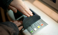 Impresionant! Câte milioane de lei au scos zilnic moldovenii din bancomate în anul 2022