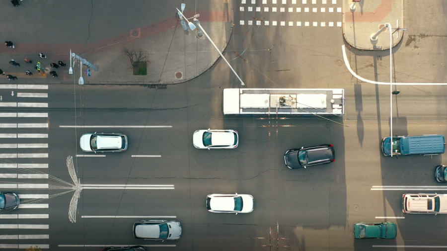 (VIDEO) Ce spun șoferii despre benzile dedicate transportului public