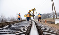 Trenurile vor circula cu 120 km/h pe 233 km de cale ferată, după ce va fi reabilitat segmentul. Lucrările sunt în toi