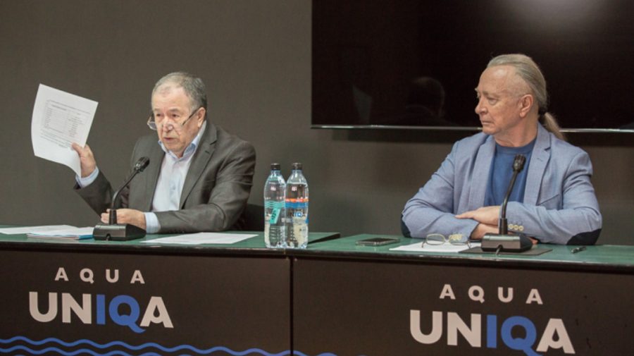 Titularii drepturilor de autor se adresează președintelui țării