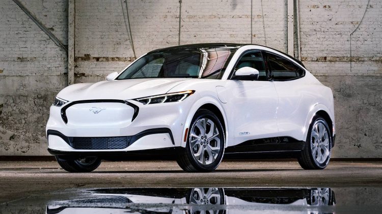 Ford anunță reduceri generoase la automobilul electric Mustang Mach-E