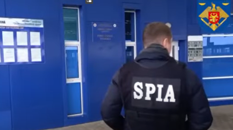 (VIDEO) Detalii despre perchezițiile efectuate la posturile vamale moldo-române: Două, trei mii și o să fie normal!