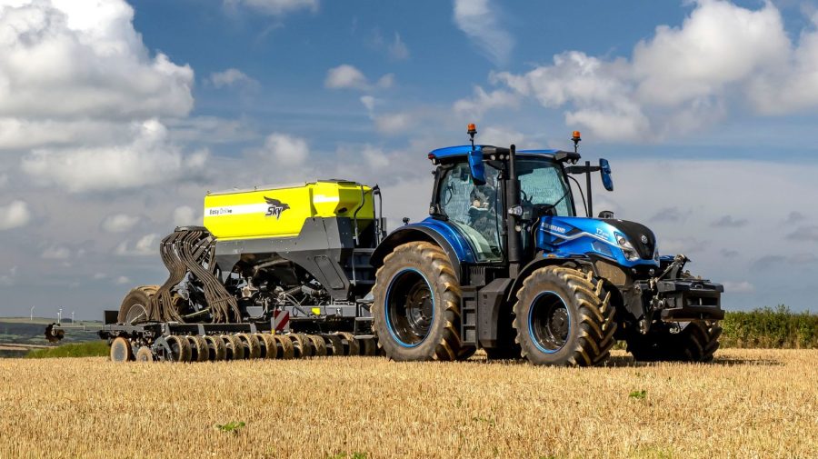 VIDEO Revoluție în agricultură! Englezii au scos pe piață un tractor care se alimentează cu bălegar