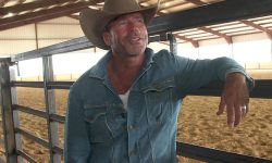 Cum a reuşit un actor falimentar care locuia într-un cort să construiască un imperiu media, datorită unei idei simp