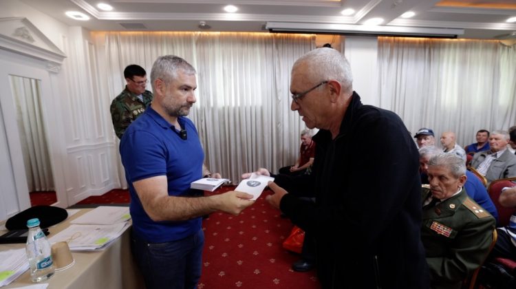 FOTO, VIDEO Asociația A.S.I.C.S. a oferit câte 1000 de lei pentru alți 100 de veterani de război