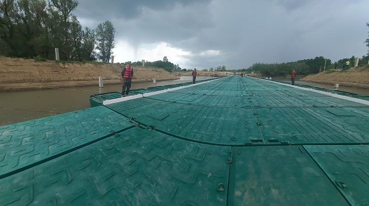 A fost dat în exploatare podul de pontoane de la Leova-Bumbăta! Cine îl va putea traversa