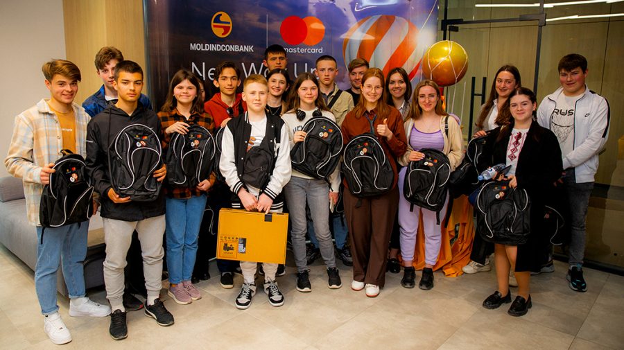 Copiii deținători ai cardului Mastercard GO de la Moldindconbank au aflat mai multe despre banking și au primit premii