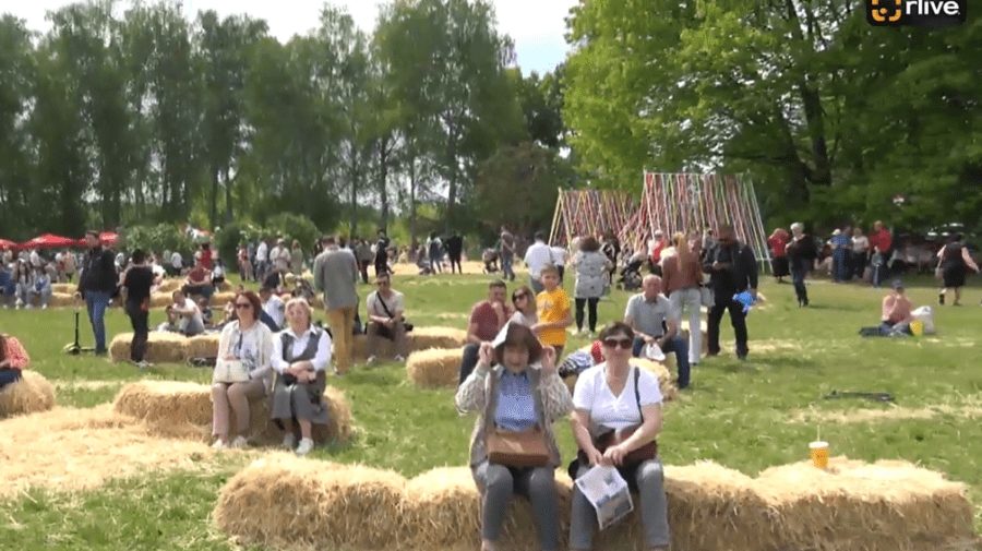 VIDEO Ultima zi a Festivalului Tradițiilor Românești, mult mai plină! „Lumea a decis să petreacă toată ziua aici”