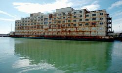 Închisori plutitoare? Londra cumpără vapoare și barje pentru imigranți