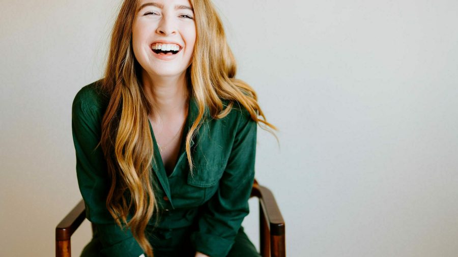 Cum reuşeşte o tânără de 29 de ani să facă două milioane de dolari pe an deşi munceşte doar patru ore pe zi