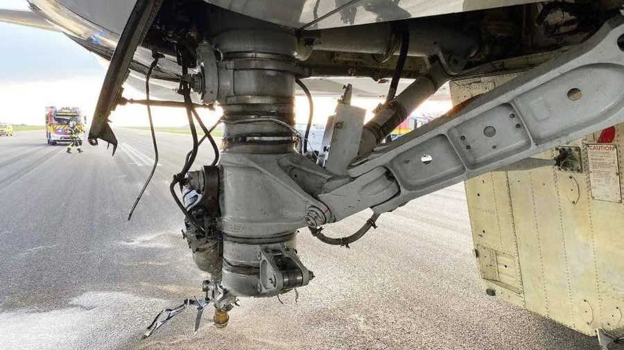 VIDEO Momentul în care un avion Boeing 747 pierde roțile în aer pe aeroportul din Luxemburg