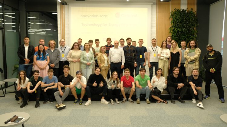 FOTO 8 Soluții de Startup-uri Tehnologice au Redefinit Problema Eficienței Energetice la Innovation Jam by Dreamups