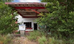 Cine îngroapă petroliștii mici și reduce numărul benzinăriilor