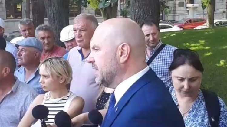 Agricultorii își țin monștrii în fața Guvernului! Bolea: Înainte de război exportam cereale în 24 de țări acum în 14