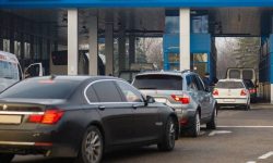 Black Friday pentru proprietarii mașinilor cu numere străine! Și le pot vămui cu 70% reducere