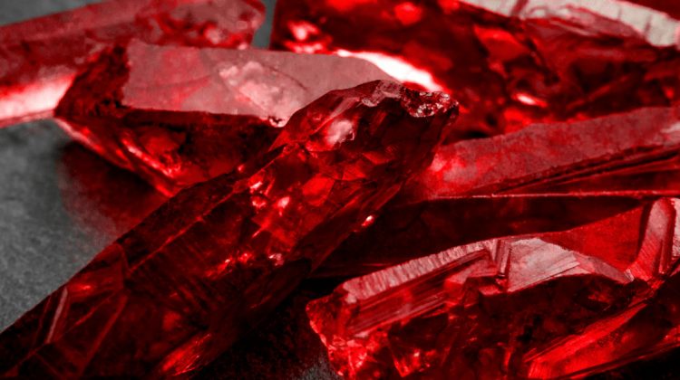 Un rubin gigant a fost vândut cu o sumă record, de ordinul milioanelor de dolari