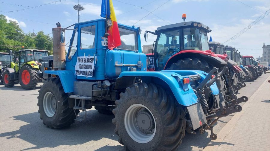 Protestul fermierilor! Amenință să vină cu „dinozaurii” agricoli sub geamul lui Recean