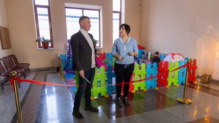 Un teren de joacă, amenajat de A.S.I.C.S. la Gara Chișinău