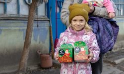 Cadouri de Crăciun, oferite de A.S.I.C.S. copiilor în schimbul desenelor