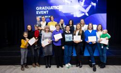 Absolventele programului Women in Online Work sunt pregătite pentru o nouă cale în lumea digitală