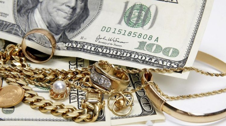 Semne de criză: acțiunile scad, aurul crește