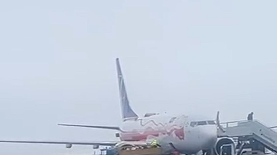 Legendarul ZIL sovietic face furori pe Aeroportul Chișinău! Administrația: Încarcă bagajele, mărfurile și poșta