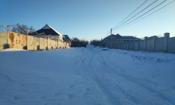 Mai multe străzi din orașul Leova rămân sub zăpadă. Primăria: Avem un singur tractor