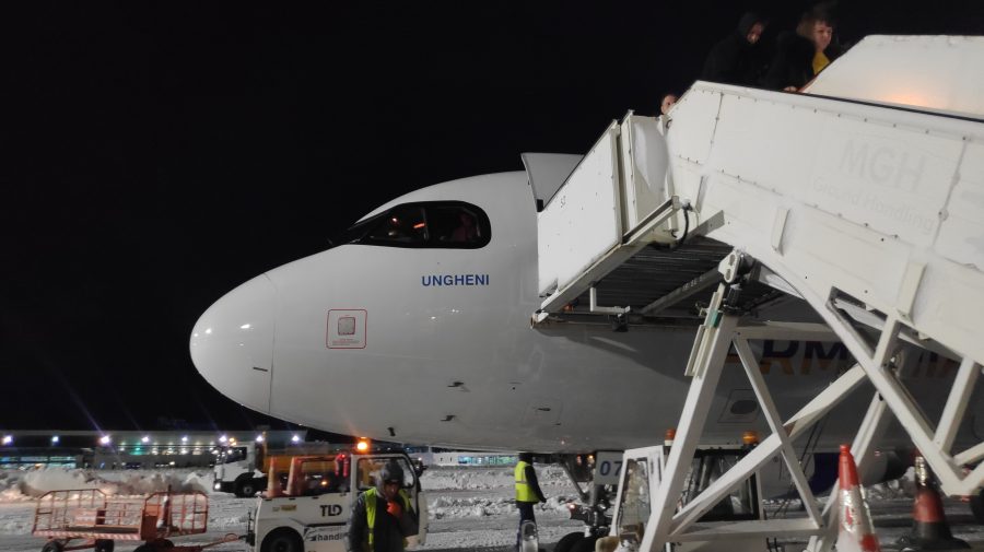 Traficul aerian, paralizat! Ninsoarea ține avioanele la sol pe Aeroportul Chișinău