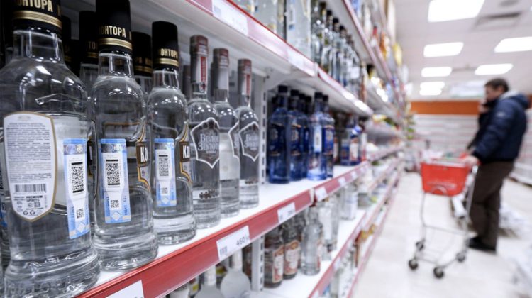 Minune mare în Rusia sub conducerea lui Putin! Populația a cumpărat cantități record de alcool, 2,3 miliarde de litri
