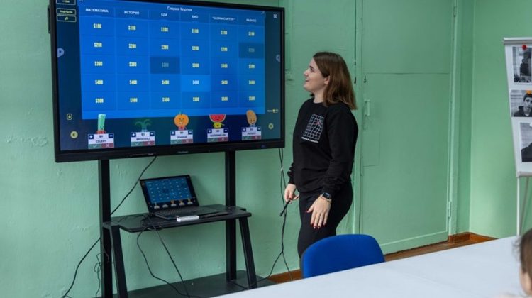 VIDEO ”Zece table de nota zece”: cel de-al patrulea display interactiv oferit de A.S.I.C.S. a ajuns în satul Corten