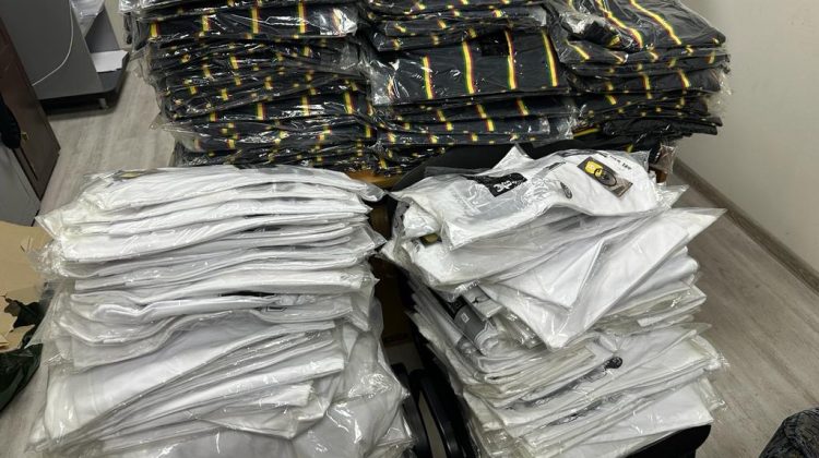 A vrut să treacă neobservat dar vameșii l-au „mirosit”. Avea mașină burdușită cu haine