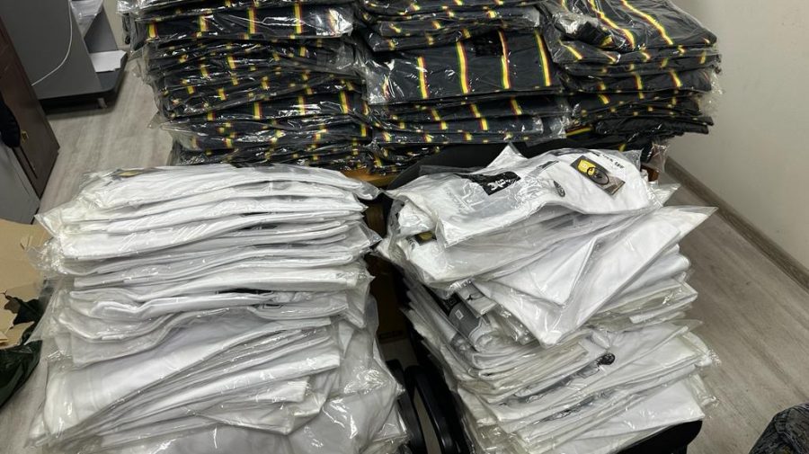 A vrut să treacă neobservat dar vameșii l-au „mirosit”. Avea mașină burdușită cu haine