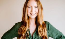 Cine este tânăra de 29 de ani care face două milioane de dolari pe an şi munceşte doar patru ore pe zi