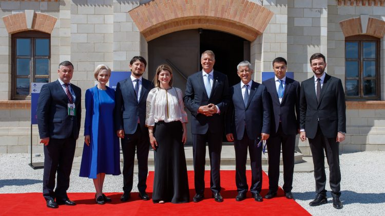 Fundaţia „Constantin Mimi”, decorată de preşedintele României cu „Meritul Cultural”. Cristina Frolov: „Suntem mândri”