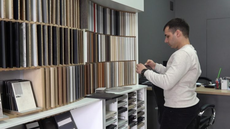 Granturi de peste 1 milion de lei de la UE şi Guvernul R. Moldova, accesate de un tânăr antreprenor din Chişinău