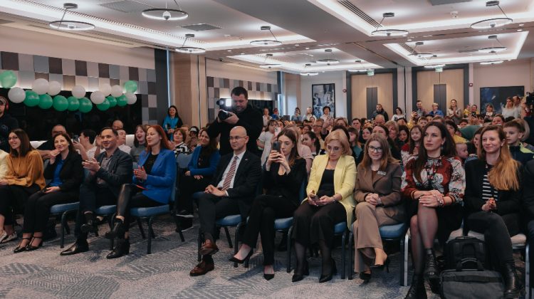 „Istoriile cu Fotbal pentru Cei Mici” – o carte cu ilustrații desenate de copii cu sindromul Down