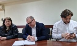 Incompetență sau nepăsare! Ministrul Alaiba rezolvă problema unui agricultor scrolând în telefon: Mi-am notat