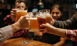 Moldova se îneacă în alcool: fiecare al 13-lea moldovean moare din cauza băuturii